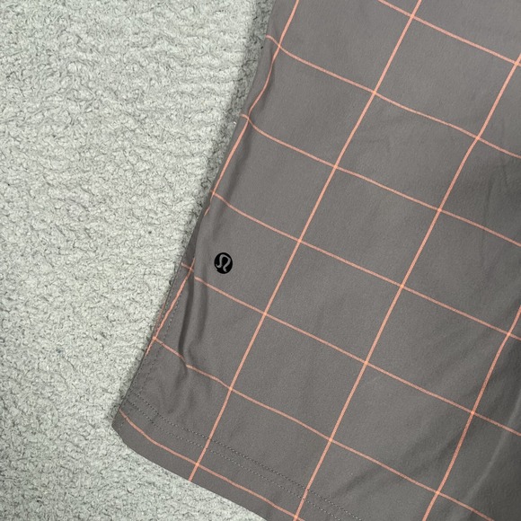 Lululemon Shorts Mens 34 Gray Plaid 5 Pocket Golf Tech Chino Casual Preppy Logo - Picture 10 of 10